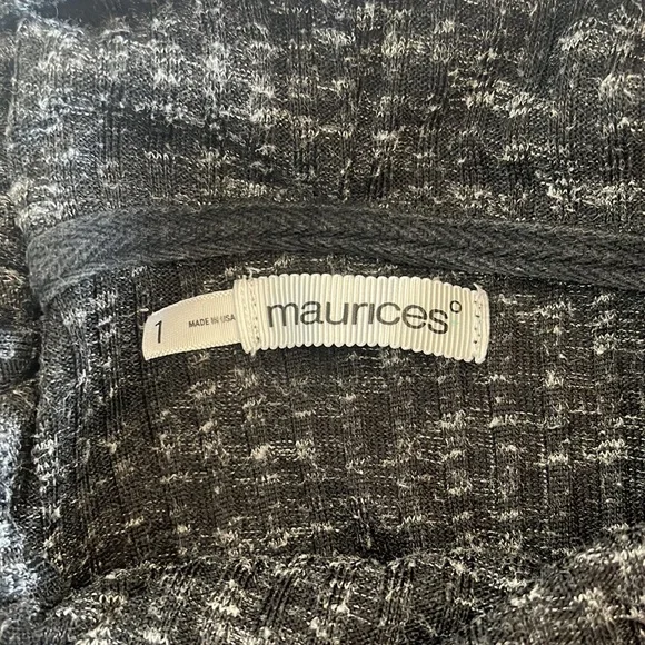 SOLD****Maurice’s soft, light-weight pullover. 🖤 EUC - Picture 3 of 5